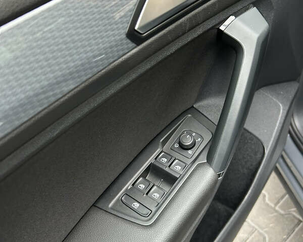 Серый Фольксваген Тигуан, объемом двигателя 2 л и пробегом 194 тыс. км за 31500 $, фото 19 на Automoto.ua