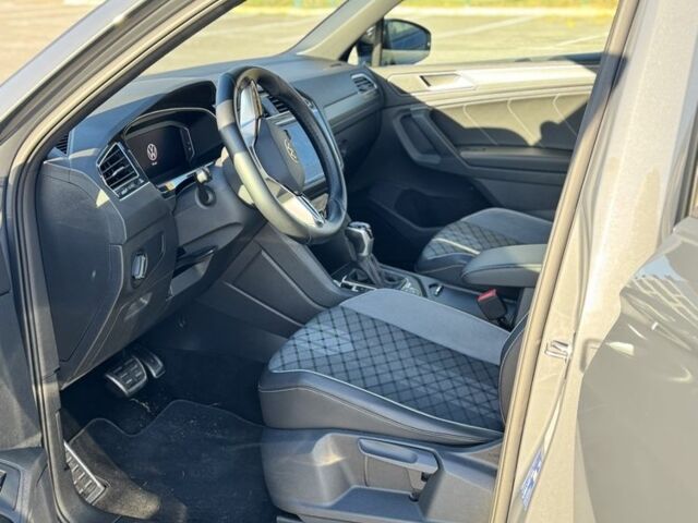 Серый Фольксваген Тигуан, объемом двигателя 2 л и пробегом 52 тыс. км за 36999 $, фото 10 на Automoto.ua