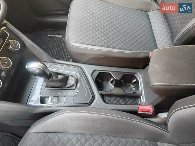 Серый Фольксваген Тигуан, объемом двигателя 1.98 л и пробегом 60 тыс. км за 19000 $, фото 29 на Automoto.ua