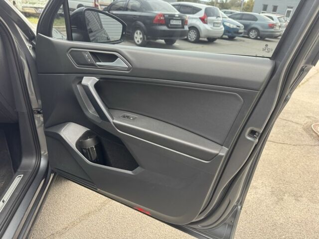 Сірий Фольксваген Тігуан, об'ємом двигуна 2 л та пробігом 98 тис. км за 24900 $, фото 7 на Automoto.ua