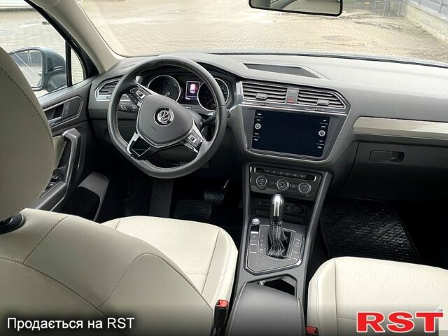 Серый Фольксваген Тигуан, объемом двигателя 2 л и пробегом 33 тыс. км за 22700 $, фото 7 на Automoto.ua