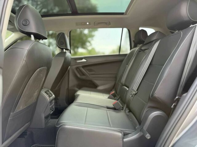 Сірий Фольксваген Тігуан, об'ємом двигуна 2 л та пробігом 13 тис. км за 10000 $, фото 14 на Automoto.ua