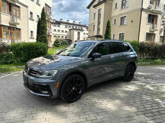 Серый Фольксваген Тигуан, объемом двигателя 2 л и пробегом 83 тыс. км за 15000 $, фото 1 на Automoto.ua