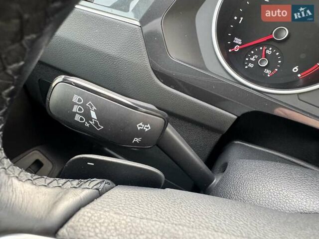 Сірий Фольксваген Тігуан, об'ємом двигуна 1.97 л та пробігом 52 тис. км за 33200 $, фото 45 на Automoto.ua