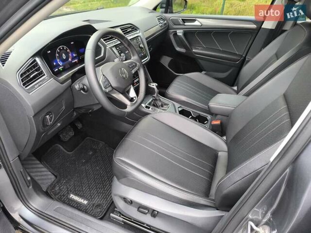 Сірий Фольксваген Тігуан, об'ємом двигуна 2 л та пробігом 63 тис. км за 23400 $, фото 14 на Automoto.ua