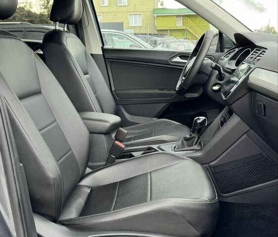 Сірий Фольксваген Тігуан, об'ємом двигуна 2 л та пробігом 97 тис. км за 19900 $, фото 19 на Automoto.ua