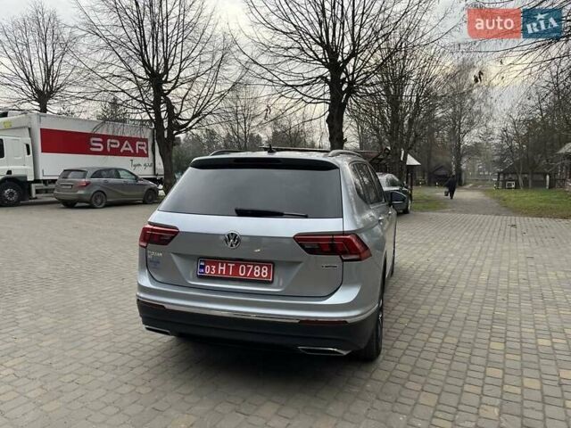 Серый Фольксваген Тигуан, объемом двигателя 2 л и пробегом 119 тыс. км за 19500 $, фото 4 на Automoto.ua