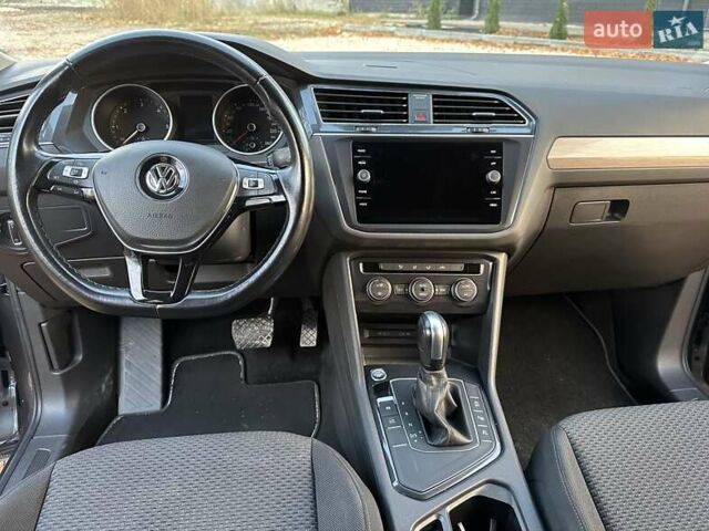 Серый Фольксваген Тигуан, объемом двигателя 1.97 л и пробегом 212 тыс. км за 26500 $, фото 5 на Automoto.ua
