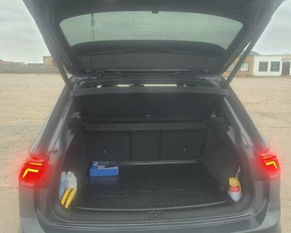 Серый Фольксваген Тигуан, объемом двигателя 2 л и пробегом 117 тыс. км за 34900 $, фото 5 на Automoto.ua