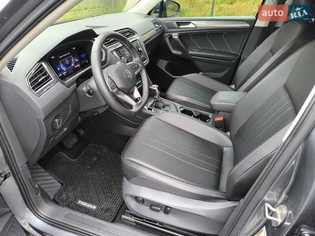 Сірий Фольксваген Тігуан, об'ємом двигуна 2 л та пробігом 63 тис. км за 23400 $, фото 12 на Automoto.ua