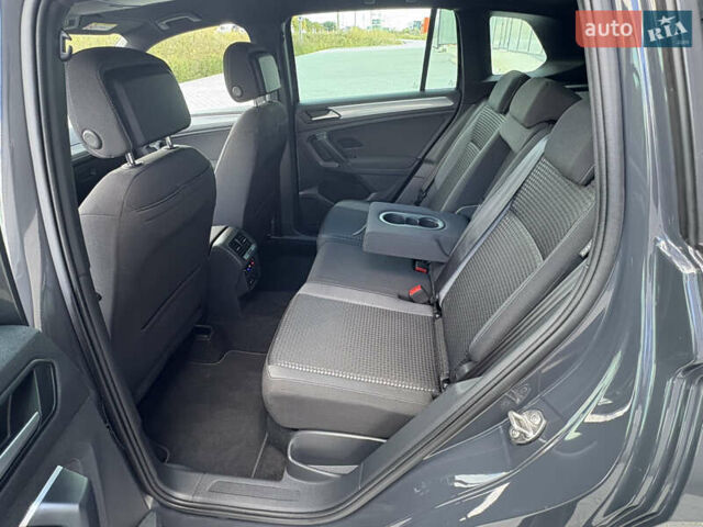 Серый Фольксваген Тигуан, объемом двигателя 2 л и пробегом 176 тыс. км за 27950 $, фото 71 на Automoto.ua