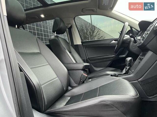 Серый Фольксваген Тигуан, объемом двигателя 2 л и пробегом 119 тыс. км за 19500 $, фото 38 на Automoto.ua