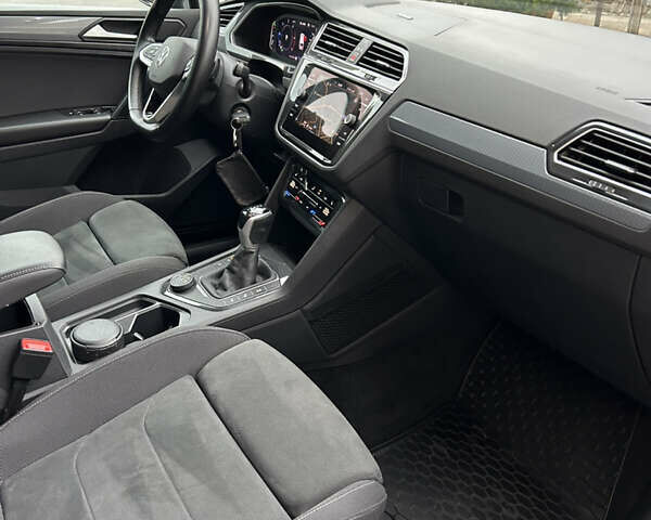 Серый Фольксваген Тигуан, объемом двигателя 2 л и пробегом 194 тыс. км за 31500 $, фото 24 на Automoto.ua