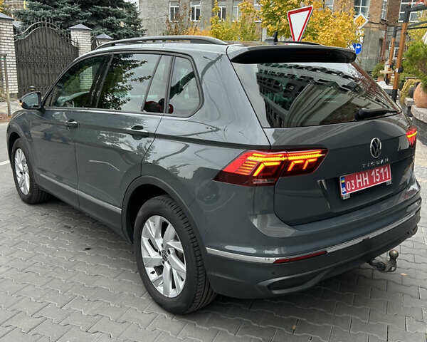 Серый Фольксваген Тигуан, объемом двигателя 2 л и пробегом 194 тыс. км за 31500 $, фото 2 на Automoto.ua