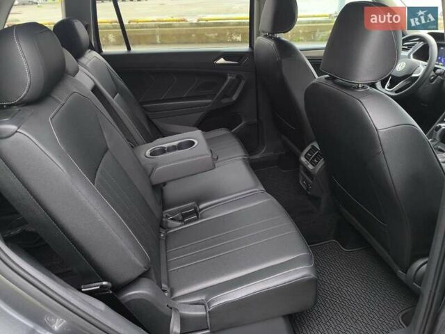 Сірий Фольксваген Тігуан, об'ємом двигуна 2 л та пробігом 63 тис. км за 23400 $, фото 23 на Automoto.ua