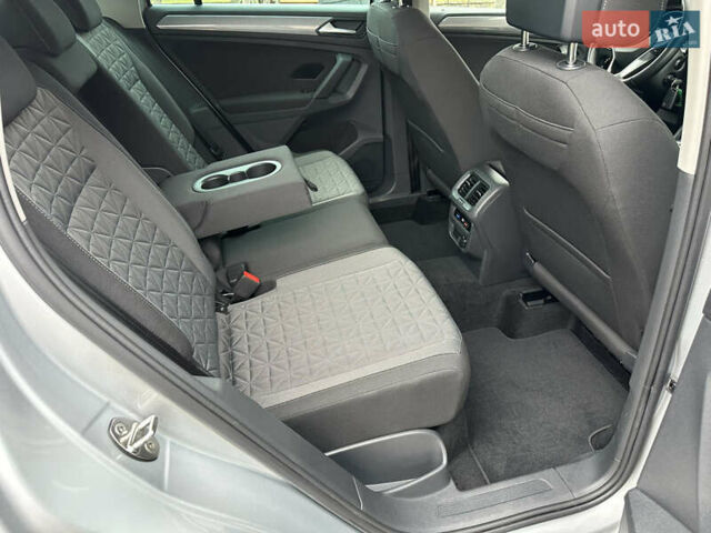 Сірий Фольксваген Тігуан, об'ємом двигуна 1.97 л та пробігом 160 тис. км за 28650 $, фото 72 на Automoto.ua