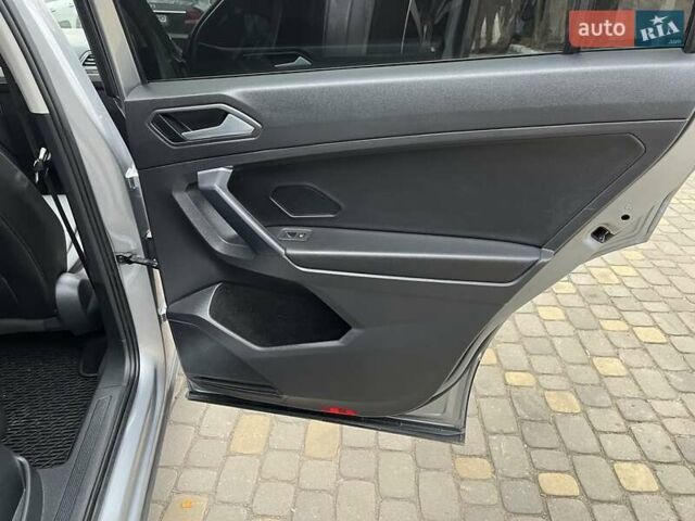 Серый Фольксваген Тигуан, объемом двигателя 2 л и пробегом 119 тыс. км за 19500 $, фото 36 на Automoto.ua