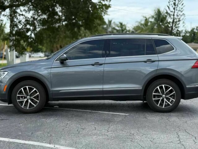 Сірий Фольксваген Тігуан, об'ємом двигуна 2 л та пробігом 13 тис. км за 10000 $, фото 2 на Automoto.ua