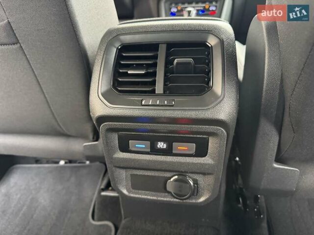 Фольксваген Тигуан 2021 в Киеве на Automoto.ua Серый Фольксваген Тигуан, объемом двигателя 1.97 л и пробегом 51 тыс. км за 34900 $, фото 30 на Automoto.ua