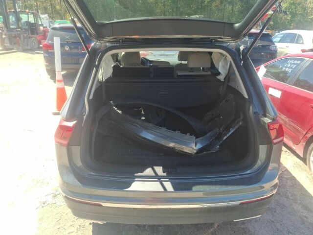 Серый Фольксваген Тигуан, объемом двигателя 2 л и пробегом 56 тыс. км за 12500 $, фото 9 на Automoto.ua