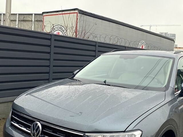 Серый Фольксваген Тигуан, объемом двигателя 2 л и пробегом 33 тыс. км за 22700 $, фото 6 на Automoto.ua