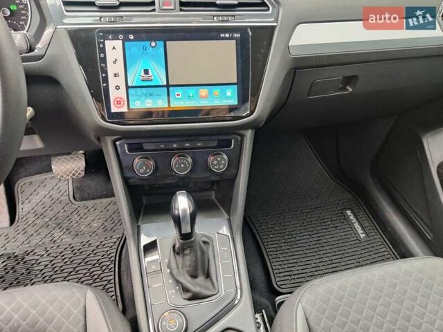 Серый Фольксваген Тигуан, объемом двигателя 1.98 л и пробегом 76 тыс. км за 19200 $, фото 17 на Automoto.ua