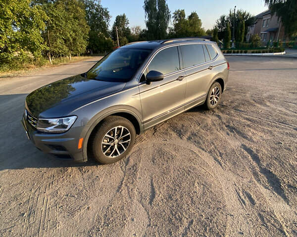 Серый Фольксваген Тигуан, объемом двигателя 1.98 л и пробегом 119 тыс. км за 21500 $, фото 3 на Automoto.ua