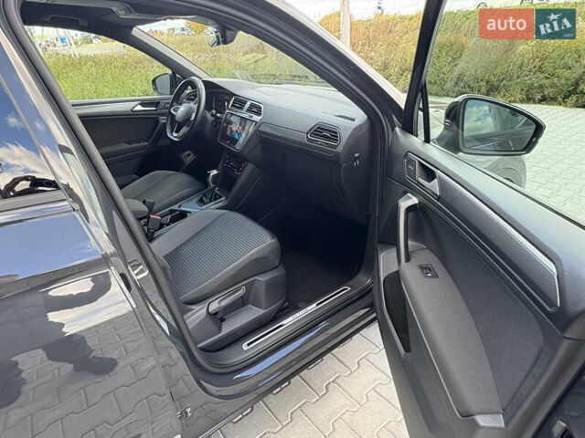 Серый Фольксваген Тигуан, объемом двигателя 2 л и пробегом 176 тыс. км за 27950 $, фото 73 на Automoto.ua