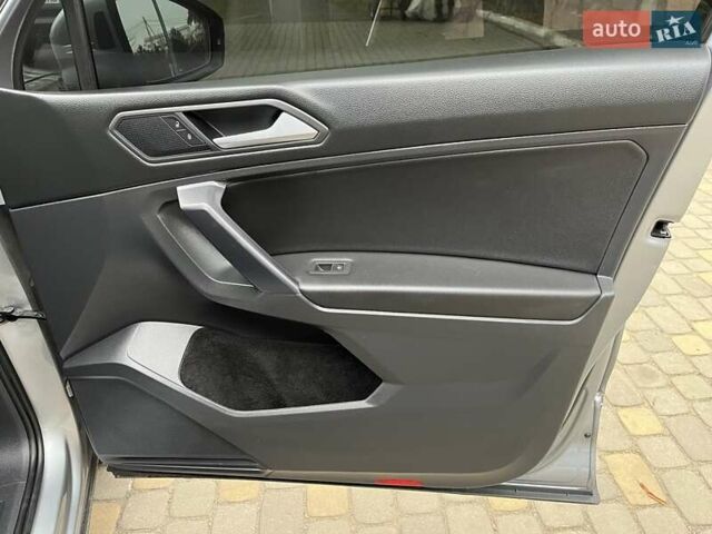 Серый Фольксваген Тигуан, объемом двигателя 2 л и пробегом 119 тыс. км за 19500 $, фото 35 на Automoto.ua