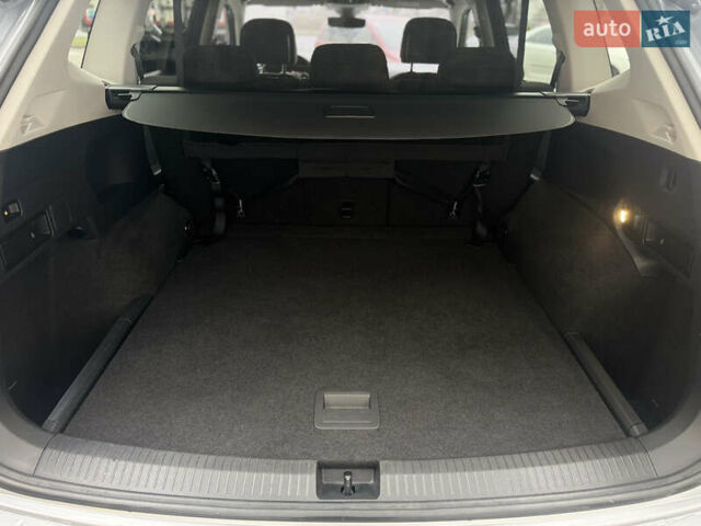 Сірий Фольксваген Тігуан, об'ємом двигуна 2 л та пробігом 204 тис. км за 34499 $, фото 19 на Automoto.ua