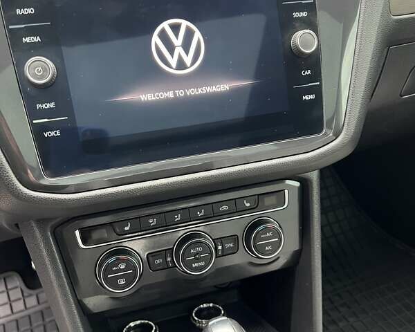 Серый Фольксваген Тигуан, объемом двигателя 1.98 л и пробегом 98 тыс. км за 24500 $, фото 37 на Automoto.ua