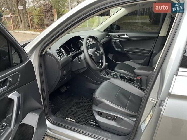 Серый Фольксваген Тигуан, объемом двигателя 2 л и пробегом 119 тыс. км за 19500 $, фото 22 на Automoto.ua