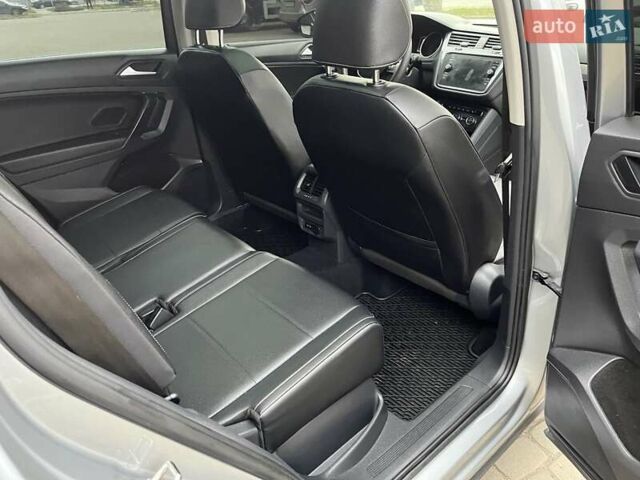 Серый Фольксваген Тигуан, объемом двигателя 2 л и пробегом 119 тыс. км за 19500 $, фото 40 на Automoto.ua