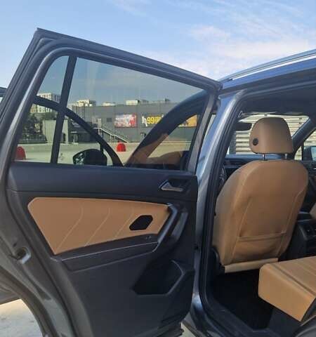 Серый Фольксваген Тигуан, объемом двигателя 1.98 л и пробегом 99 тыс. км за 26000 $, фото 5 на Automoto.ua