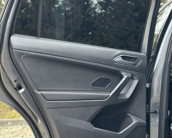 Серый Фольксваген Тигуан, объемом двигателя 2 л и пробегом 67 тыс. км за 25999 $, фото 17 на Automoto.ua