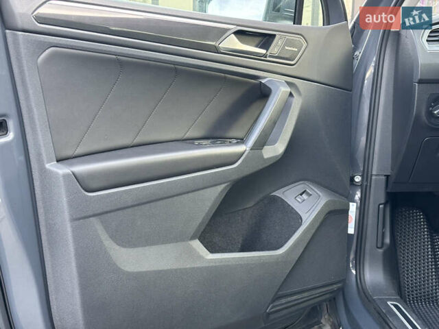 Серый Фольксваген Тигуан, объемом двигателя 1.97 л и пробегом 180 тыс. км за 31000 $, фото 11 на Automoto.ua