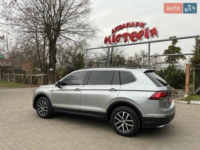 Серый Фольксваген Тигуан, объемом двигателя 2 л и пробегом 119 тыс. км за 19500 $, фото 1 на Automoto.ua