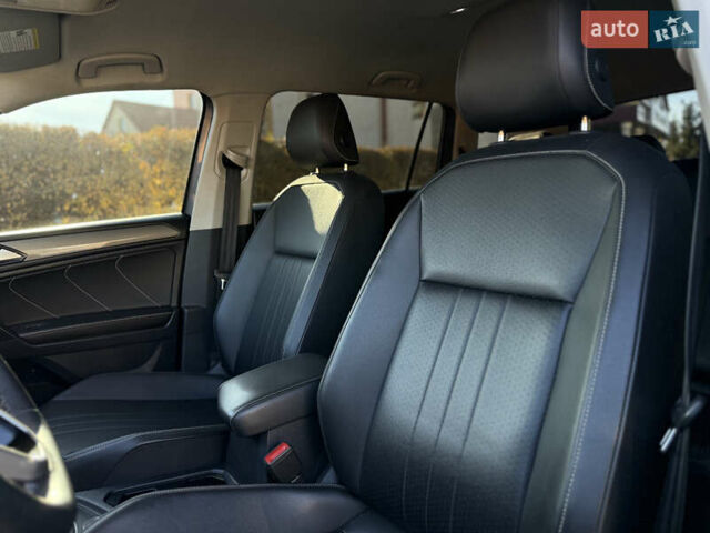 Серый Фольксваген Тигуан, объемом двигателя 2 л и пробегом 120 тыс. км за 23500 $, фото 22 на Automoto.ua