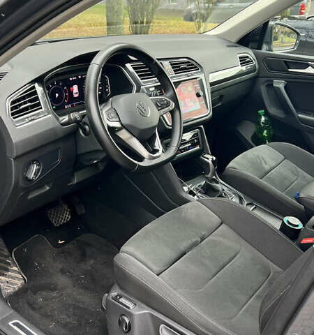 Серый Фольксваген Тигуан, объемом двигателя 1.98 л и пробегом 88 тыс. км за 43106 $, фото 5 на Automoto.ua