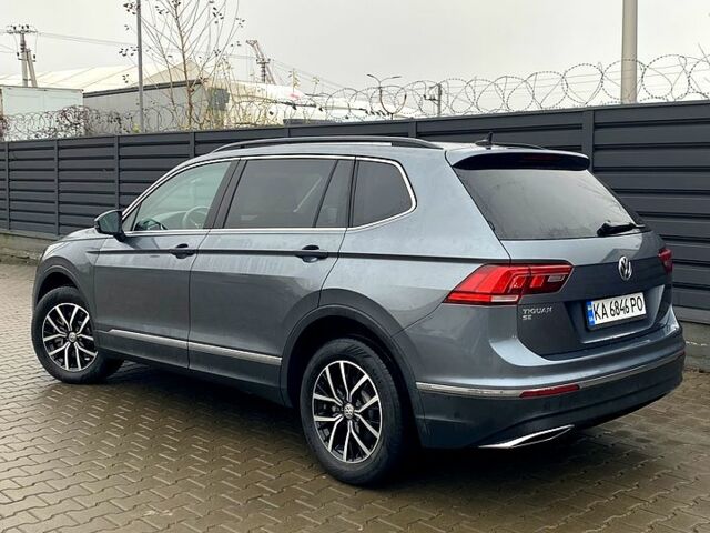 Серый Фольксваген Тигуан, объемом двигателя 2 л и пробегом 33 тыс. км за 22700 $, фото 5 на Automoto.ua