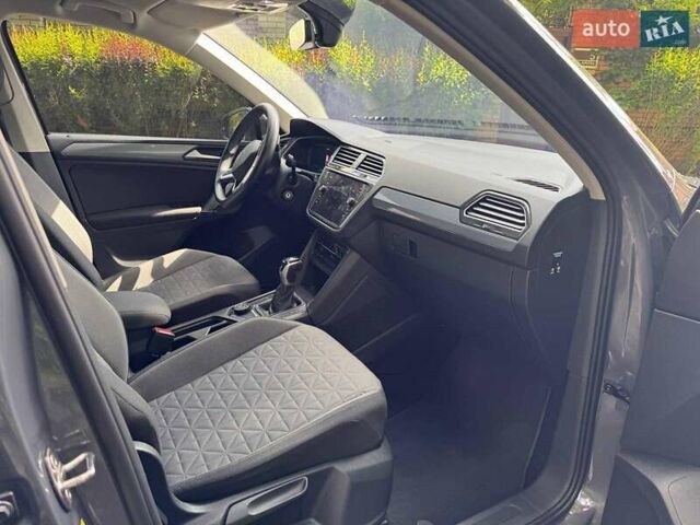 Сірий Фольксваген Тігуан, об'ємом двигуна 1.98 л та пробігом 130 тис. км за 27000 $, фото 15 на Automoto.ua