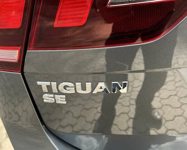 Серый Фольксваген Тигуан, объемом двигателя 1.98 л и пробегом 98 тыс. км за 24500 $, фото 101 на Automoto.ua