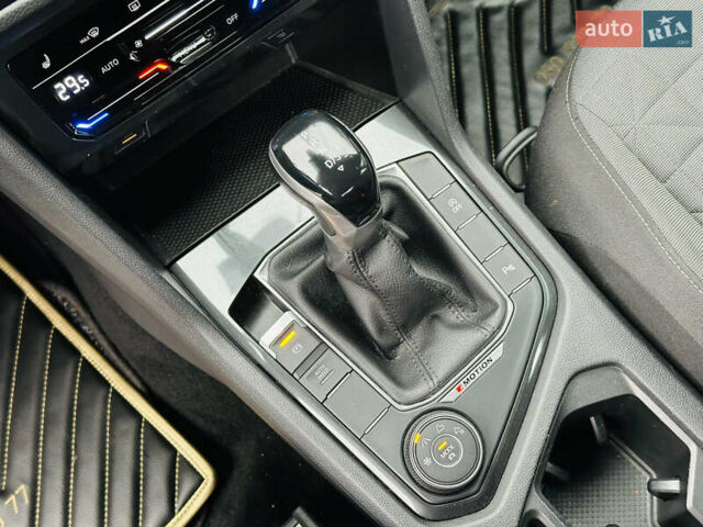 Серый Фольксваген Тигуан, объемом двигателя 1.97 л и пробегом 150 тыс. км за 26300 $, фото 33 на Automoto.ua