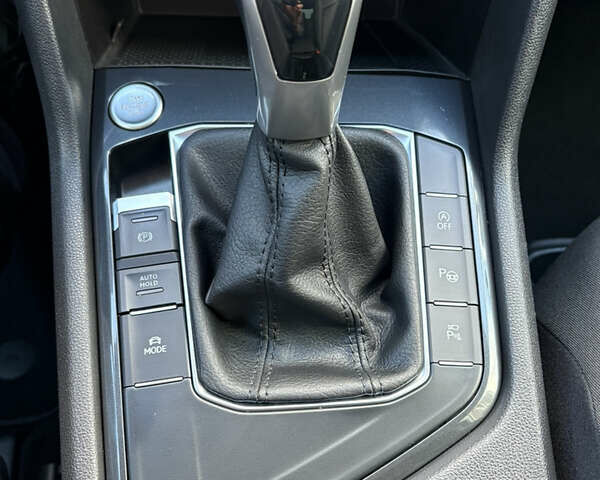 Серый Фольксваген Тигуан, объемом двигателя 2 л и пробегом 176 тыс. км за 27950 $, фото 56 на Automoto.ua