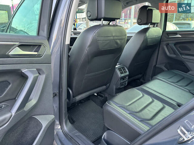 Серый Фольксваген Тигуан, объемом двигателя 1.97 л и пробегом 180 тыс. км за 31000 $, фото 26 на Automoto.ua