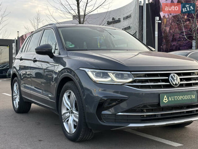 Серый Фольксваген Тигуан, объемом двигателя 1.97 л и пробегом 180 тыс. км за 31000 $, фото 5 на Automoto.ua