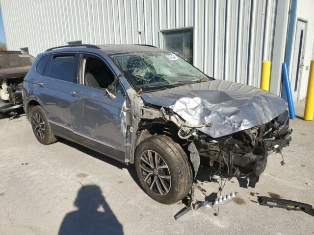 Серый Фольксваген Тигуан, объемом двигателя 2 л и пробегом 160 тыс. км за 6000 $, фото 2 на Automoto.ua