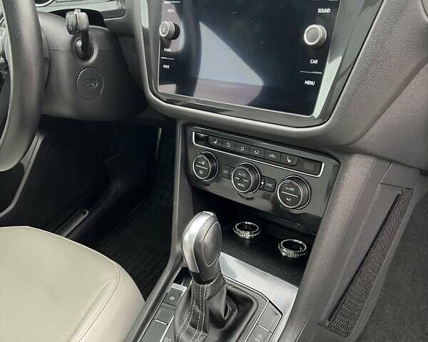 Серый Фольксваген Тигуан, объемом двигателя 1.98 л и пробегом 98 тыс. км за 24500 $, фото 64 на Automoto.ua