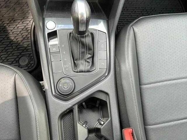 Серый Фольксваген Тигуан, объемом двигателя 2 л и пробегом 83 тыс. км за 15000 $, фото 9 на Automoto.ua