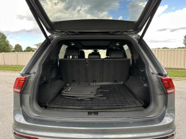 Сірий Фольксваген Тігуан, об'ємом двигуна 2 л та пробігом 11 тис. км за 7500 $, фото 18 на Automoto.ua